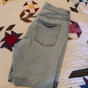 Universal Thread Light Blue Cropped Jeans